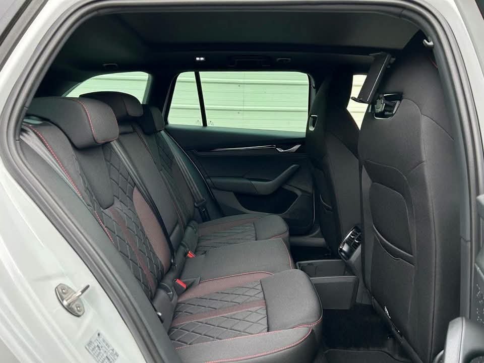 Škoda Octavia Combi RS 2.0 TSI - image 12