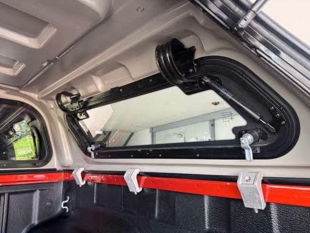 Toyota Hilux 2.8 D-4D 4WD - image 9