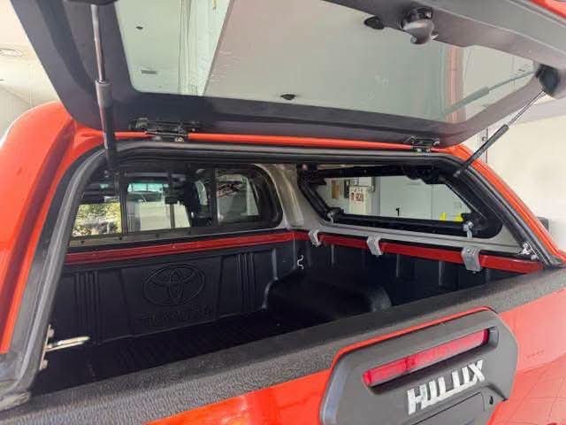 Toyota Hilux 2.8 D-4D 4WD - image 13