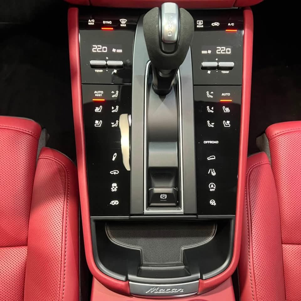 Porsche Macan T - image 10