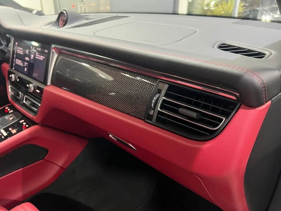 Porsche Macan T - image 13