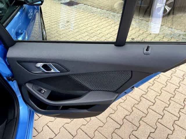 BMW 116d Advantage - image 9