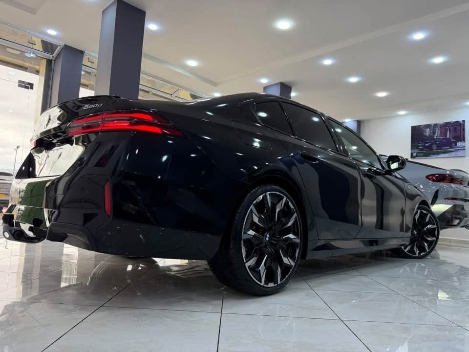 BMW 520d xDrive Black Edition - image 9
