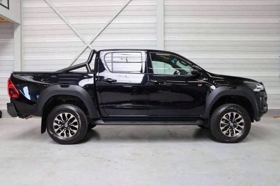 Toyota Hilux 2.8 D-4D - image 4