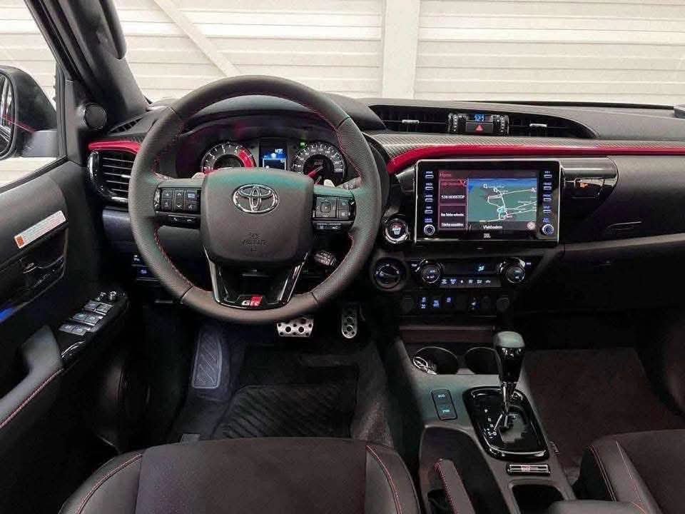 Toyota Hilux 2.8 D-4D - image 5