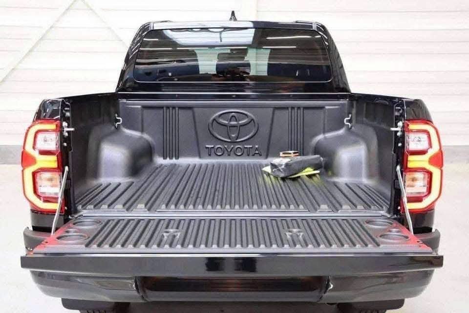 Toyota Hilux 2.8 D-4D - image 10