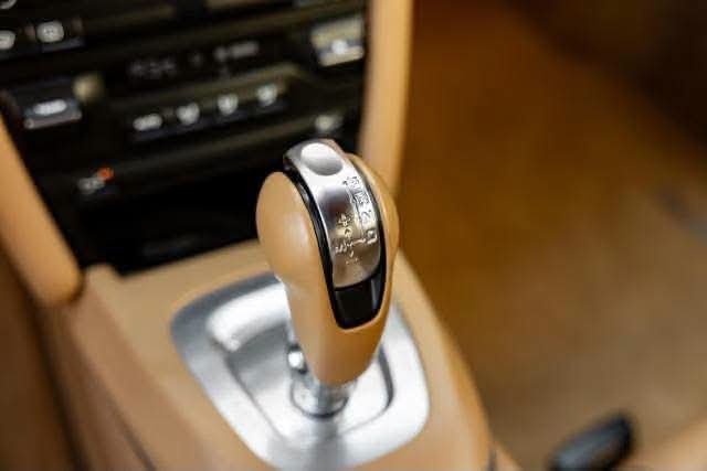 Porsche Cayman - image 37
