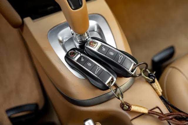 Porsche Cayman - image 39