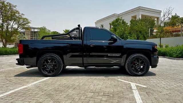 Chevrolet Silverado Z71 Night - image 12