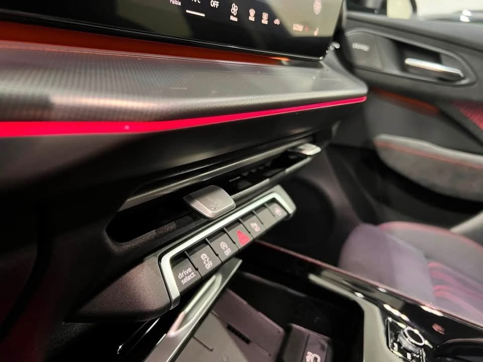 Audi Q3 S line - image 6