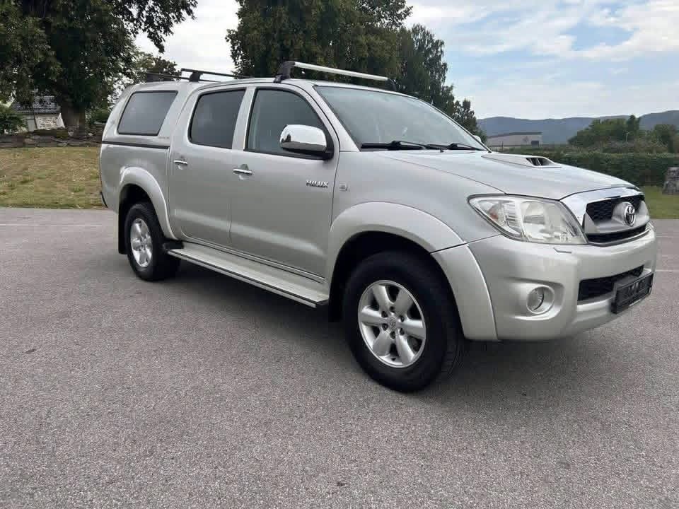 Toyota Hilux 3.0 D-4D - image 2