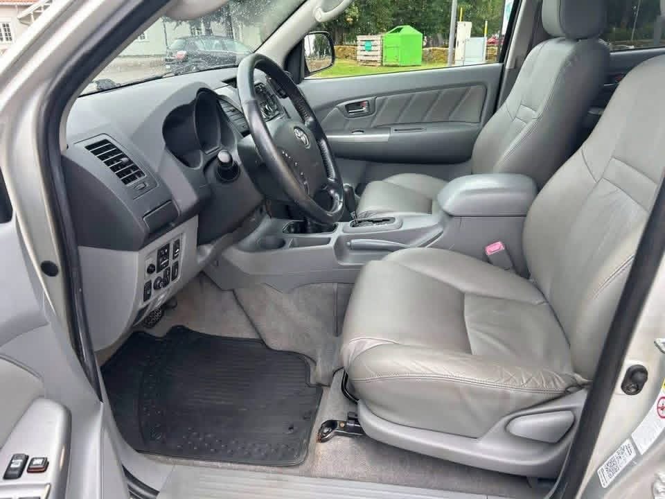Toyota Hilux 3.0 D-4D - image 14