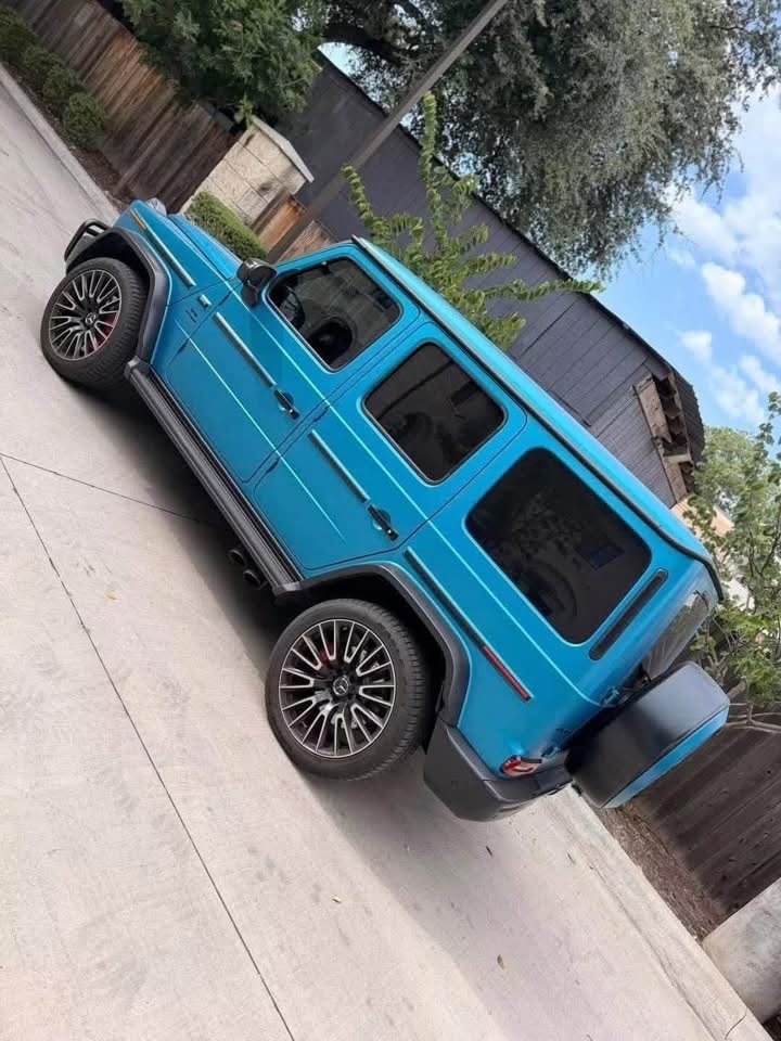 Mercedes-AMG G 63 MANUFAKTUR Hyper Blue Magno - image 8