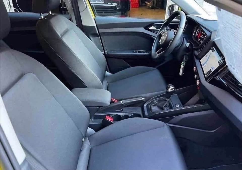 Audi A1 Sportback 2.5 TFSI Amarelo - image 9