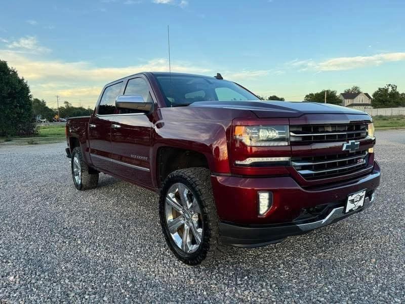 Chevrolet Silverado 1500 Z71 4x4 Crew Cab - image 3