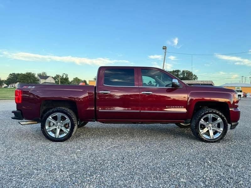 Chevrolet Silverado 1500 Z71 4x4 Crew Cab - image 5