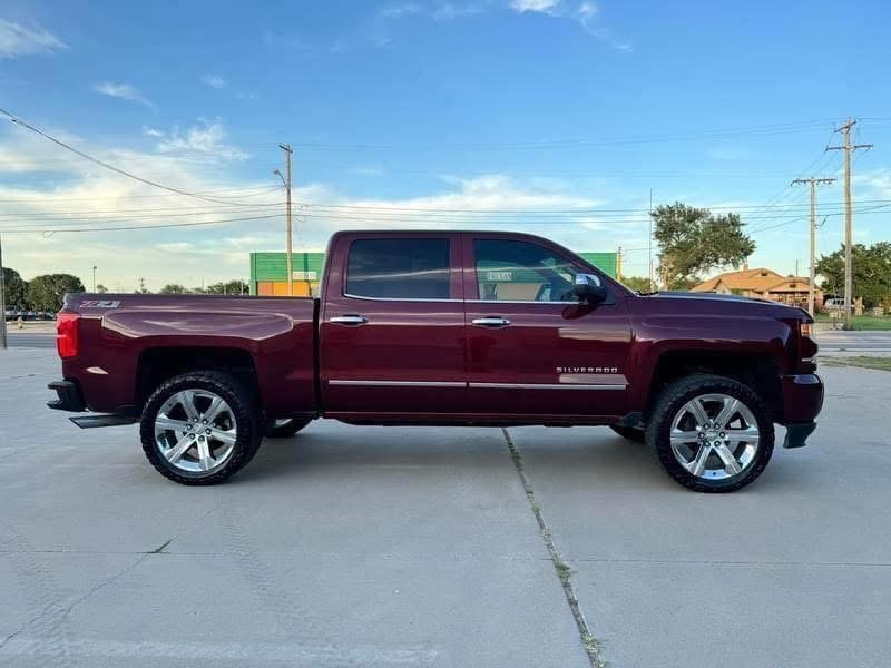 Chevrolet Silverado 1500 Z71 4x4 Crew Cab - image 9