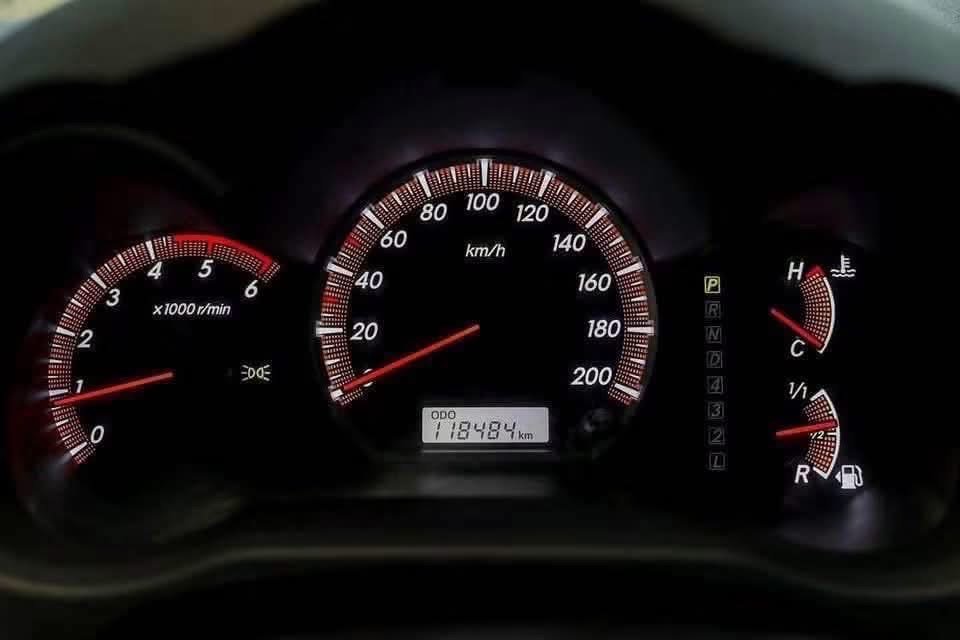 Toyota Hilux 3.0 D - image 10