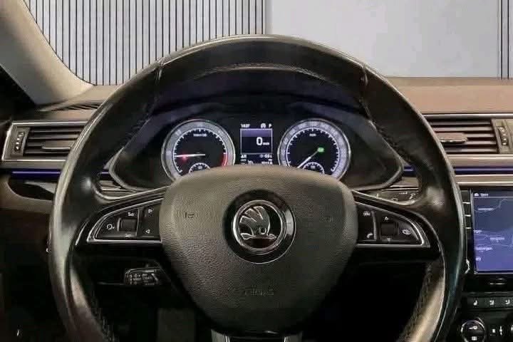 Škoda Superb L&K 2.0 TDI 190 ch 4x4 - image 8