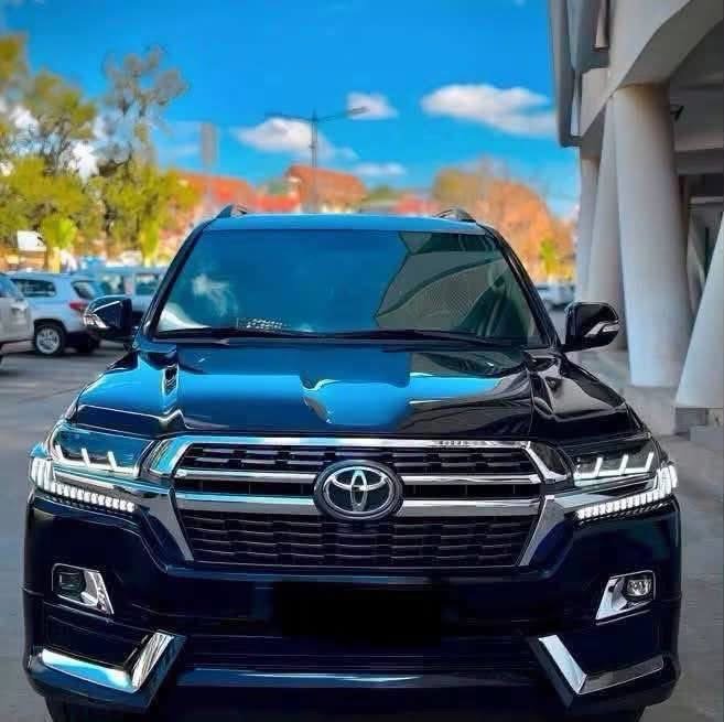 Toyota Land Cruiser LC200 V8 VX-R Executive Lounge - image 2