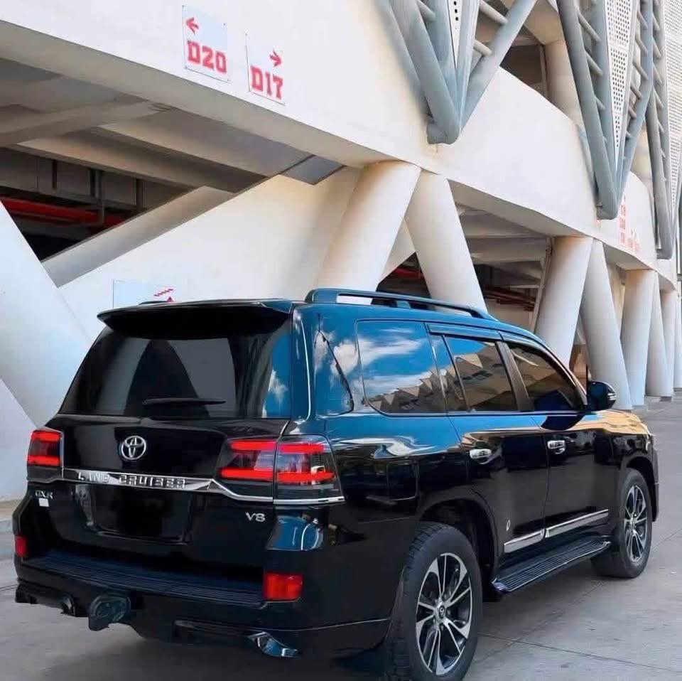 Toyota Land Cruiser LC200 V8 VX-R Executive Lounge - image 4