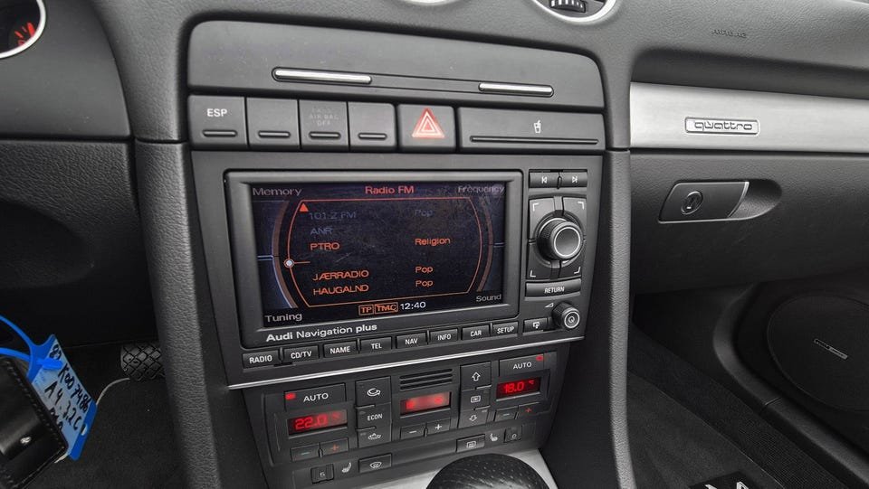 Audi A4 Cabriolet 3.2 FSI V6 Quattro S line 256 ch Automatique - image 16